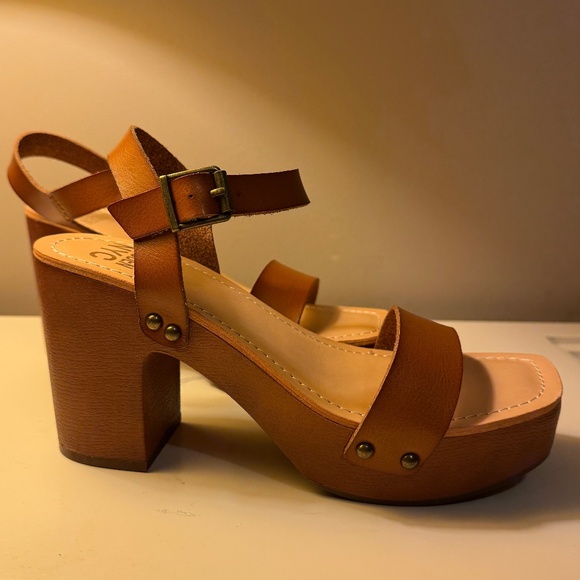 NWOT Madden NYC Lifft Faux Leather Platform Sandals in Cognac Women's size 6 - Picture 13 of 15